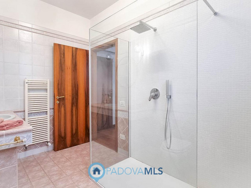 Immobile in esclusiva al Gruppo Padova MLS

Nel pieno centro storico di Padova, al terzo piano se...