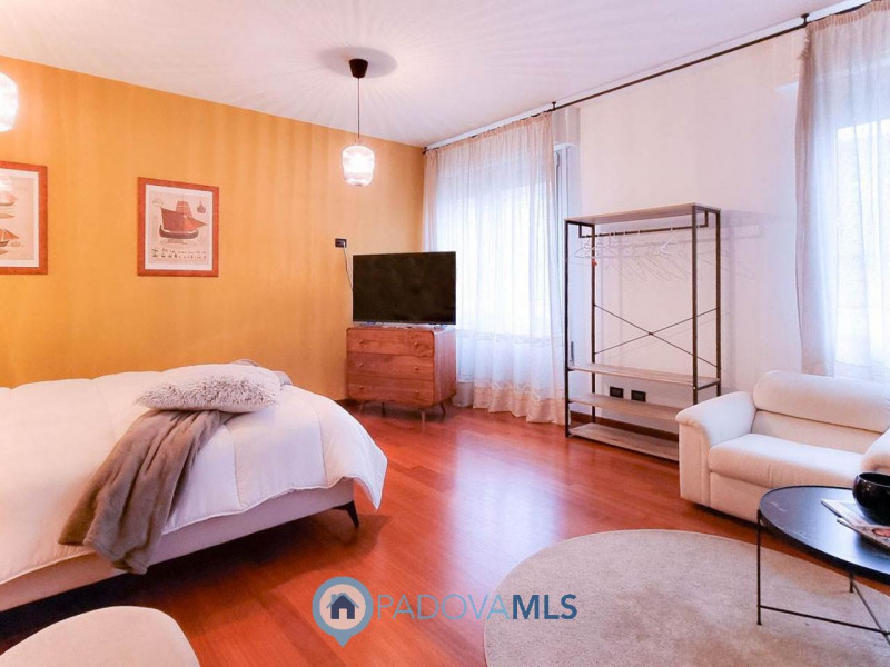 Immobile in esclusiva al Gruppo Padova MLS
Nel pieno centro storico di Padova, al terzo piano ser...