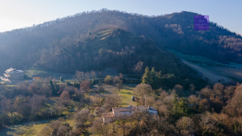 A Montegrotto Terme, sui Colli, c’è un tipo di casa che non si sceglie solo per i metri: si scegl...