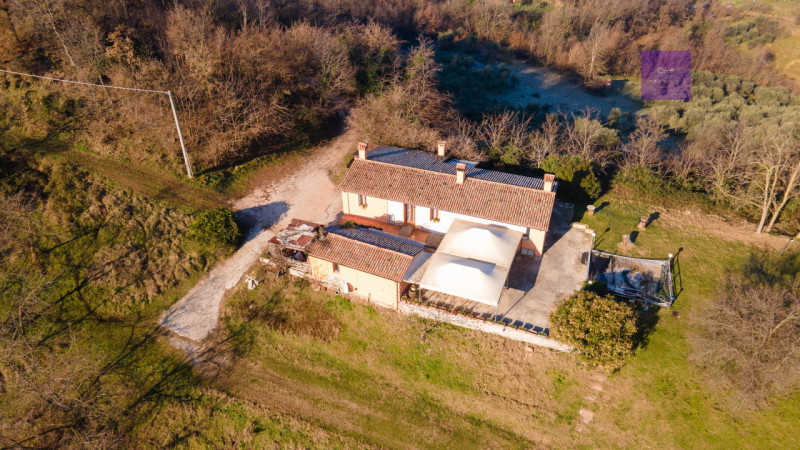 A Montegrotto Terme, sui Colli, c’è un tipo di casa che non si sceglie solo per i metri: si scegl...