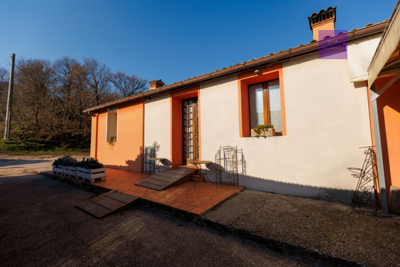 A Montegrotto Terme, sui Colli, c’è un tipo di casa che non si sceglie solo per i metri: si scegl...