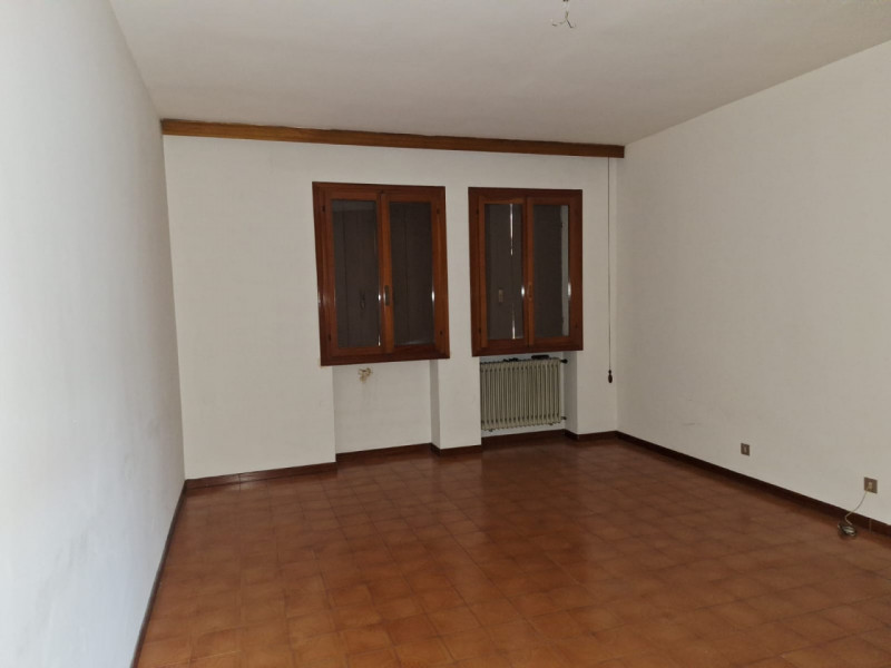 MALO centro: spazioso APPARTAMENTO BICAMERE al piano primo cucina soggiorno, bagno, due camere, c...