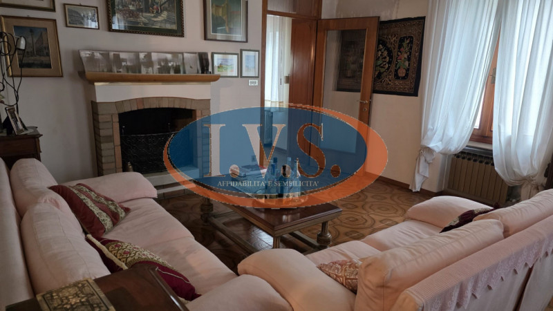 MONTEGALDA (VI): In posizione centralissima proponiamo PALAZZETTO SINGOLO caratterizzato dagli am...