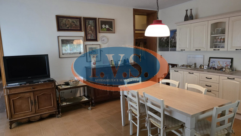 MONTEGALDA (VI): In posizione centralissima proponiamo PALAZZETTO SINGOLO caratterizzato dagli am...