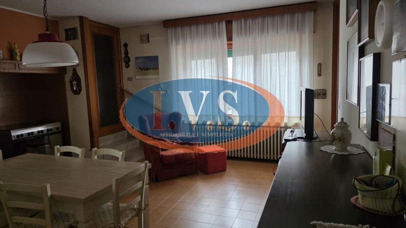 MONTEGALDA (VI): In posizione centralissima proponiamo PALAZZETTO SINGOLO caratterizzato dagli am...