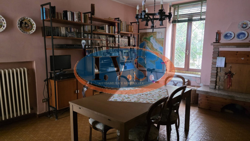 MONTEGALDA (VI): In posizione centralissima proponiamo PALAZZETTO SINGOLO caratterizzato dagli am...