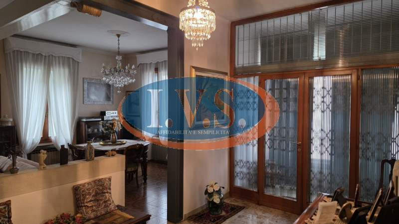 MONTEGALDA (VI): In posizione centralissima proponiamo PALAZZETTO SINGOLO caratterizzato dagli am...