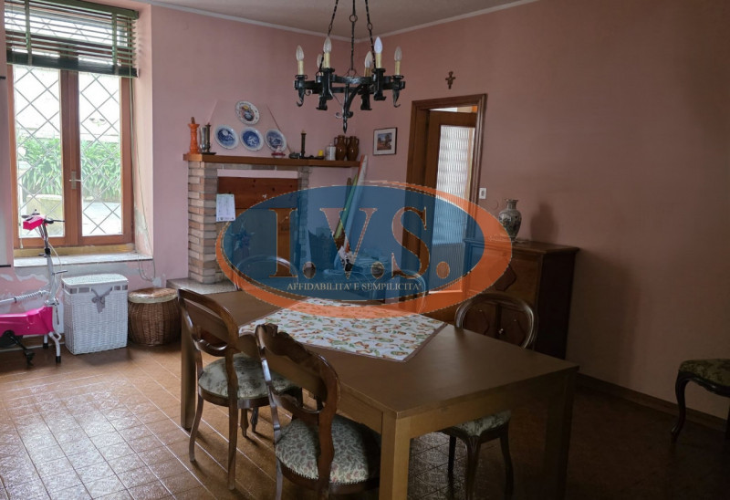 MONTEGALDA (VI): In posizione centralissima proponiamo PALAZZETTO SINGOLO caratterizzato dagli am...