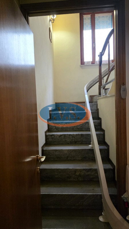 MONTEGALDA (VI): In posizione centralissima proponiamo PALAZZETTO SINGOLO caratterizzato dagli am...