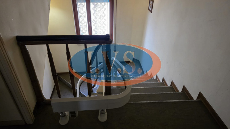 MONTEGALDA (VI): In posizione centralissima proponiamo PALAZZETTO SINGOLO caratterizzato dagli am...