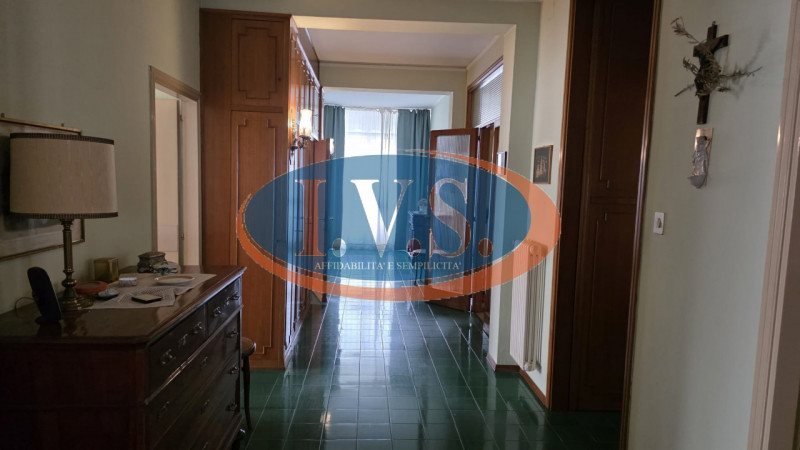 MONTEGALDA (VI): In posizione centralissima proponiamo PALAZZETTO SINGOLO caratterizzato dagli am...