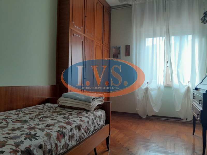 MONTEGALDA (VI): In posizione centralissima proponiamo PALAZZETTO SINGOLO caratterizzato dagli am...