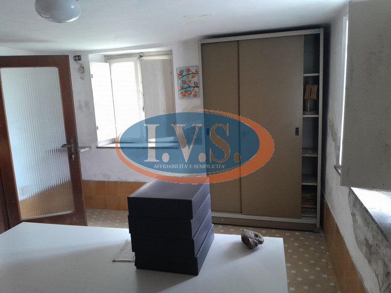 MONTEGALDA (VI): In posizione centralissima proponiamo PALAZZETTO SINGOLO caratterizzato dagli am...