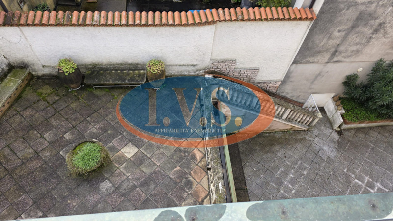 MONTEGALDA (VI): In posizione centralissima proponiamo PALAZZETTO SINGOLO caratterizzato dagli am...