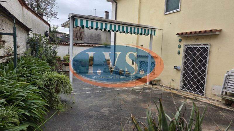 MONTEGALDA (VI): In posizione centralissima proponiamo PALAZZETTO SINGOLO caratterizzato dagli am...