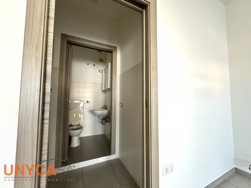 Proponiamo negozio situato nella zona centrale di Treponti, nel comune di Teolo. L’immobile si pr...