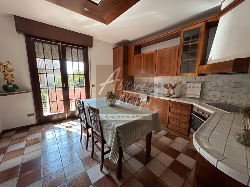 SAN GIORGIO IN BOSCO (PD)

In tranquillo quartiere residenziale, proponiamo in vendita una casa a...