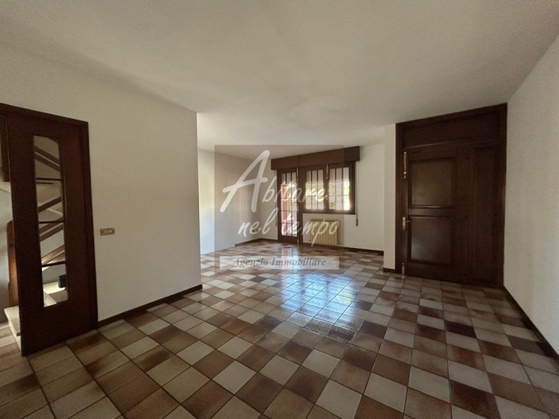 SAN GIORGIO IN BOSCO (PD)

In tranquillo quartiere residenziale, proponiamo in vendita una casa a...