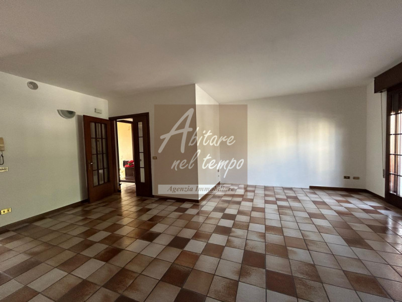 SAN GIORGIO IN BOSCO (PD)

In tranquillo quartiere residenziale, proponiamo in vendita una casa a...