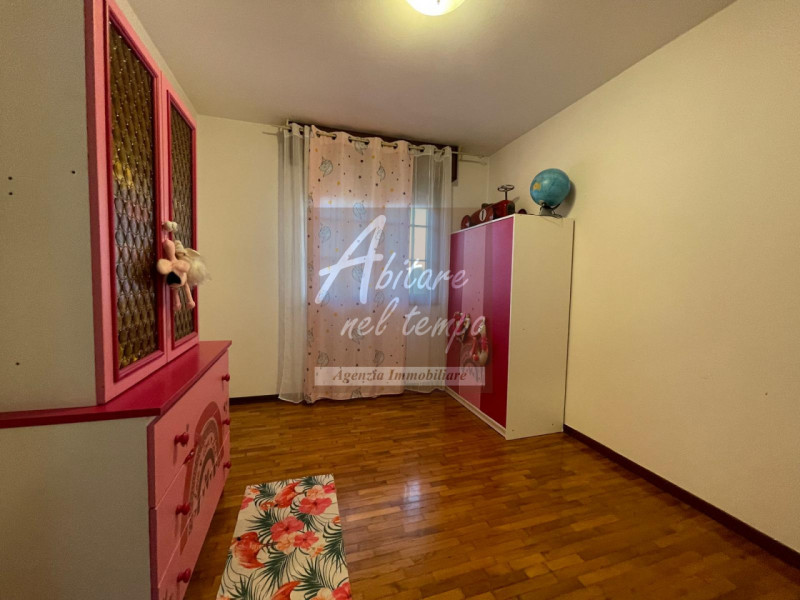 SAN GIORGIO IN BOSCO (PD)

In tranquillo quartiere residenziale, proponiamo in vendita una casa a...