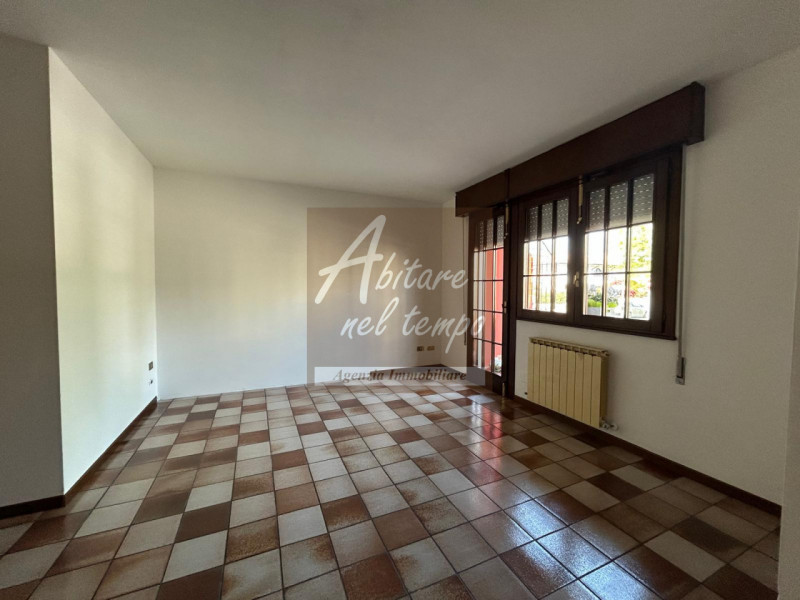 SAN GIORGIO IN BOSCO (PD)

In tranquillo quartiere residenziale, proponiamo in vendita una casa a...