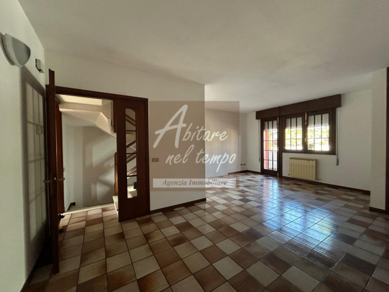 SAN GIORGIO IN BOSCO (PD)

In tranquillo quartiere residenziale, proponiamo in vendita una casa a...