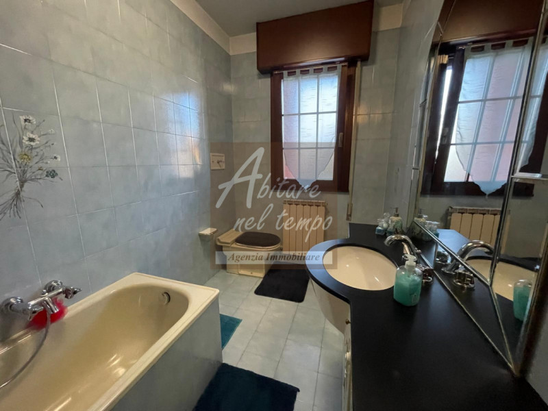 SAN GIORGIO IN BOSCO (PD)

In tranquillo quartiere residenziale, proponiamo in vendita una casa a...