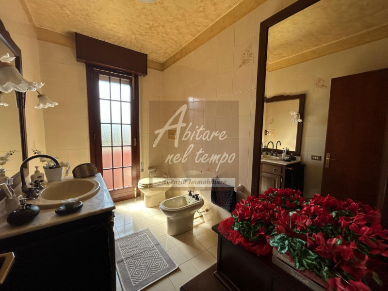 SAN GIORGIO IN BOSCO (PD)

In tranquillo quartiere residenziale, proponiamo in vendita una casa a...