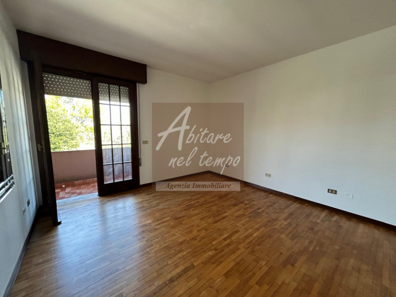 SAN GIORGIO IN BOSCO (PD)

In tranquillo quartiere residenziale, proponiamo in vendita una casa a...