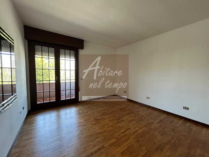 SAN GIORGIO IN BOSCO (PD)

In tranquillo quartiere residenziale, proponiamo in vendita una casa a...