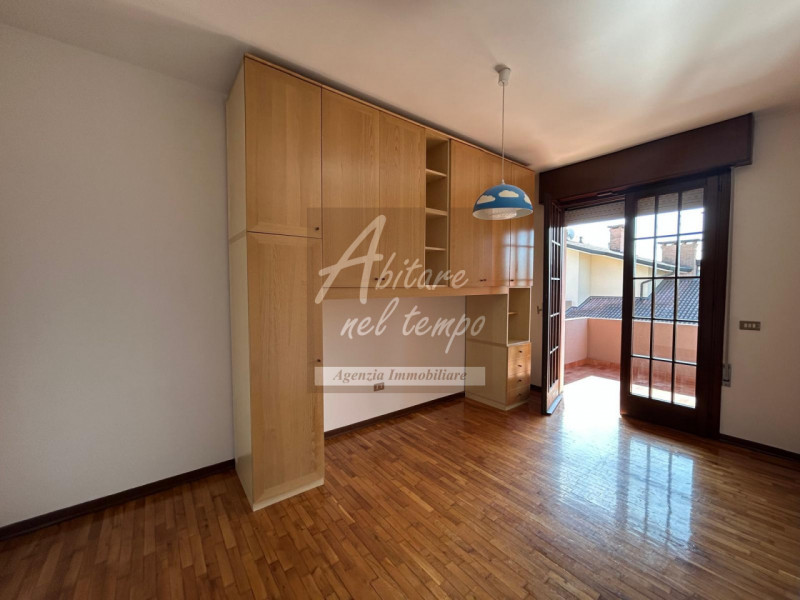 SAN GIORGIO IN BOSCO (PD)

In tranquillo quartiere residenziale, proponiamo in vendita una casa a...