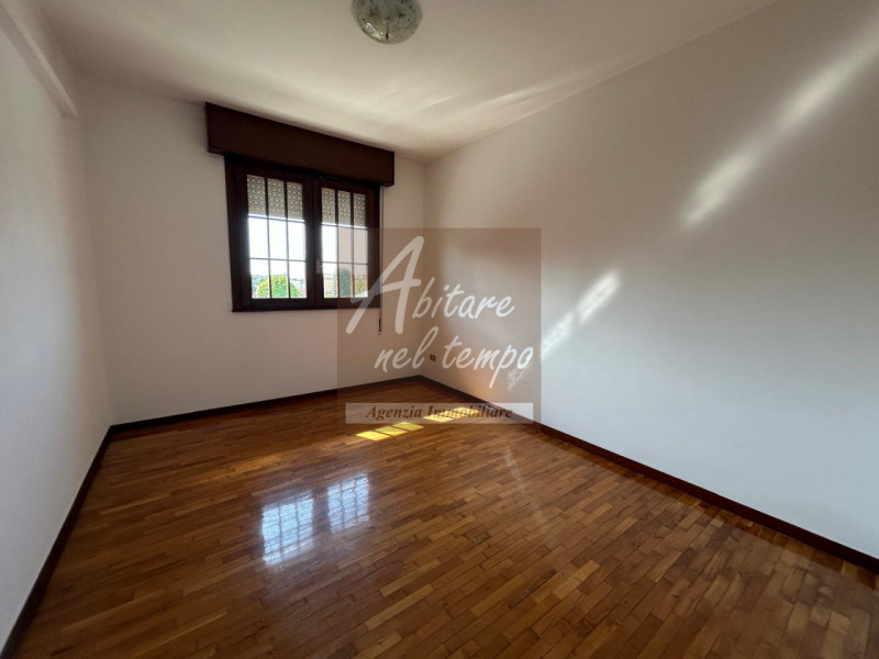 SAN GIORGIO IN BOSCO (PD)

In tranquillo quartiere residenziale, proponiamo in vendita una casa a...