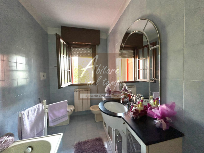 SAN GIORGIO IN BOSCO (PD)

In tranquillo quartiere residenziale, proponiamo in vendita una casa a...