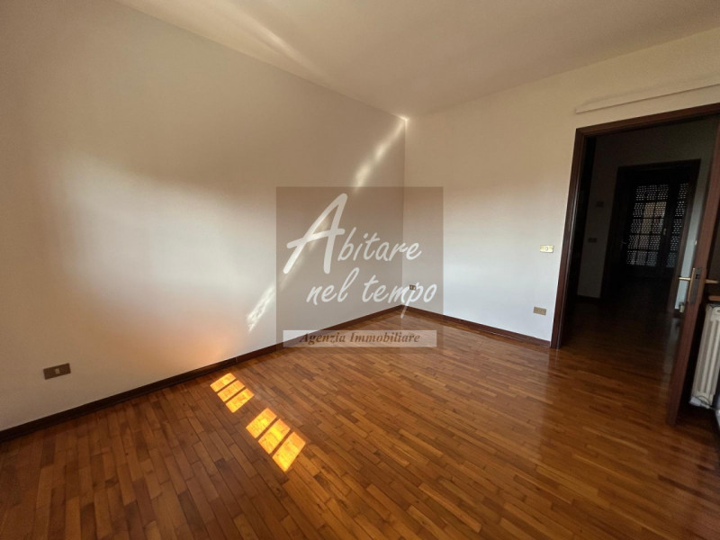 SAN GIORGIO IN BOSCO (PD)

In tranquillo quartiere residenziale, proponiamo in vendita una casa a...