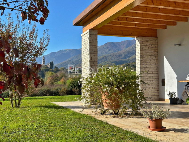 Rif. V5441 - Villa singola in tranquilla e privilegiata posizione panoramica immersa nel verde, a...