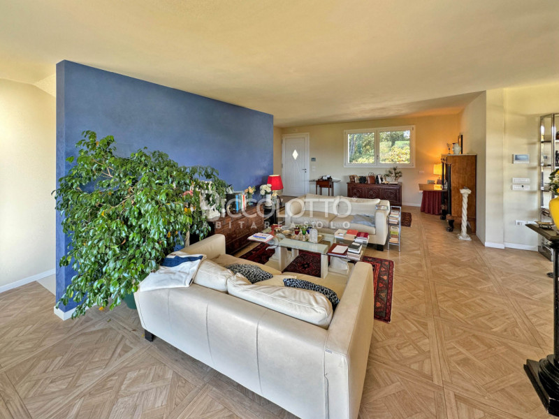 Rif. V5441 - Villa singola in tranquilla e privilegiata posizione panoramica immersa nel verde, a...