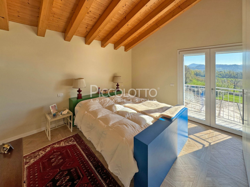 Rif. V5441 - Villa singola in tranquilla e privilegiata posizione panoramica immersa nel verde, a...