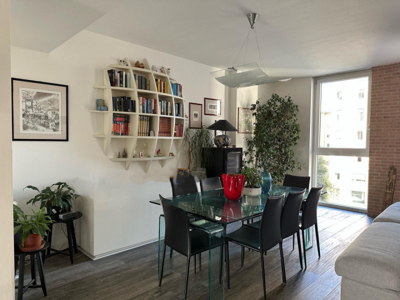 Proponiamo in vendita bellissimo appartamento, ristrutturato recentemente in centro posto al quar...