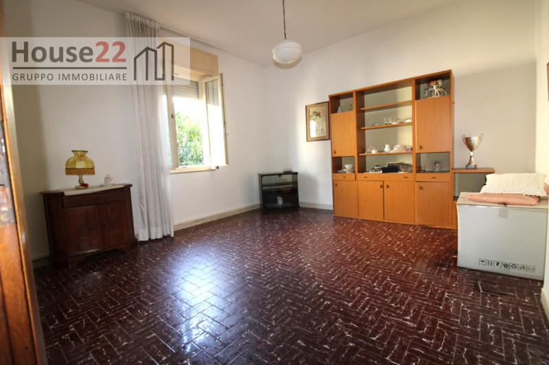 VICENZA. Scopri un'opportunità imperdibile! Questo SPAZIOSO E LUMINOSO BICAMERE è ideale per fami...