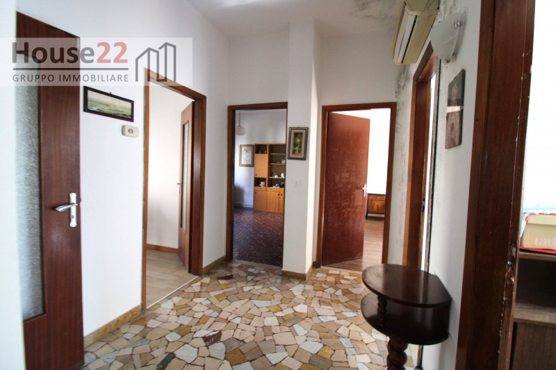 VICENZA. Scopri un'opportunità imperdibile! Questo SPAZIOSO E LUMINOSO BICAMERE è ideale per fami...