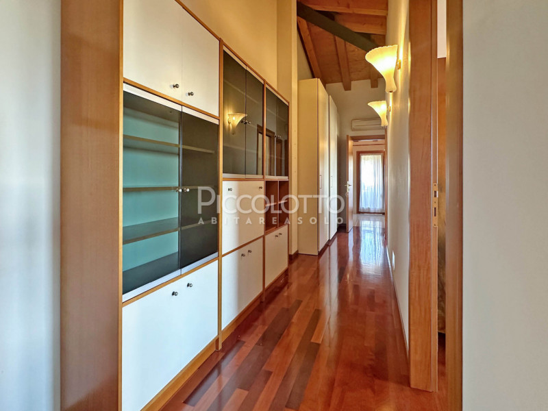 Rif. V5369 - Casella d'Asolo, in vendita appartamento bicamere in zona residenziale comoda ai ser...