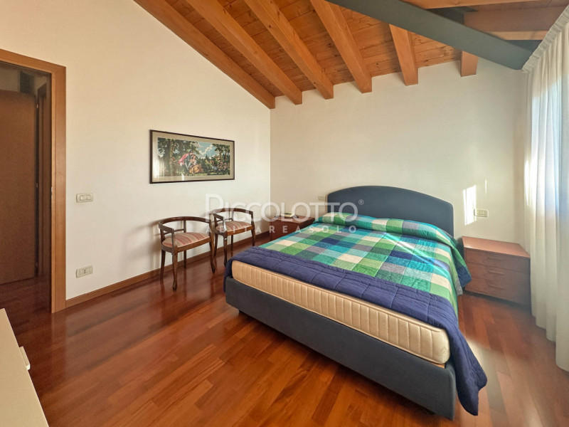 Rif. V5369 - Casella d'Asolo, in vendita appartamento bicamere in zona residenziale comoda ai ser...