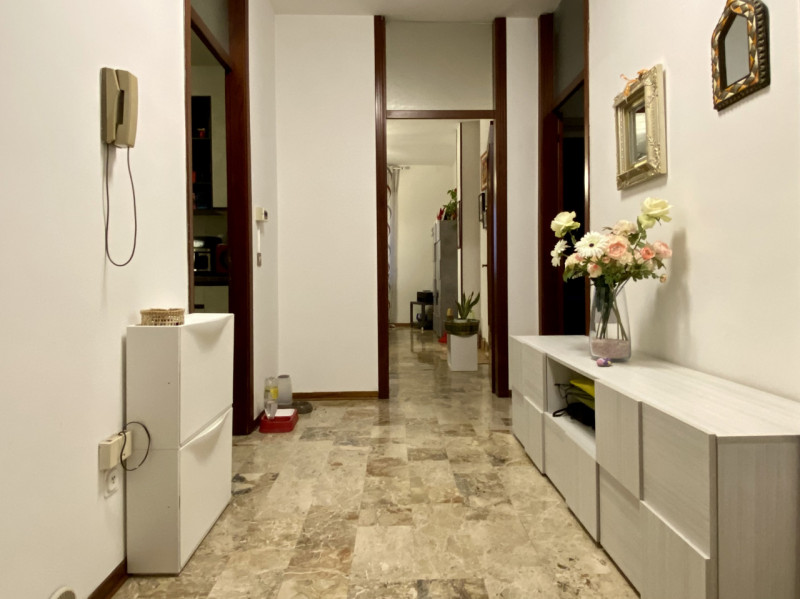 Nel cuore di Torri di Quartesolo, in posizione centrale e strategica, proponiamo in vendita un am...