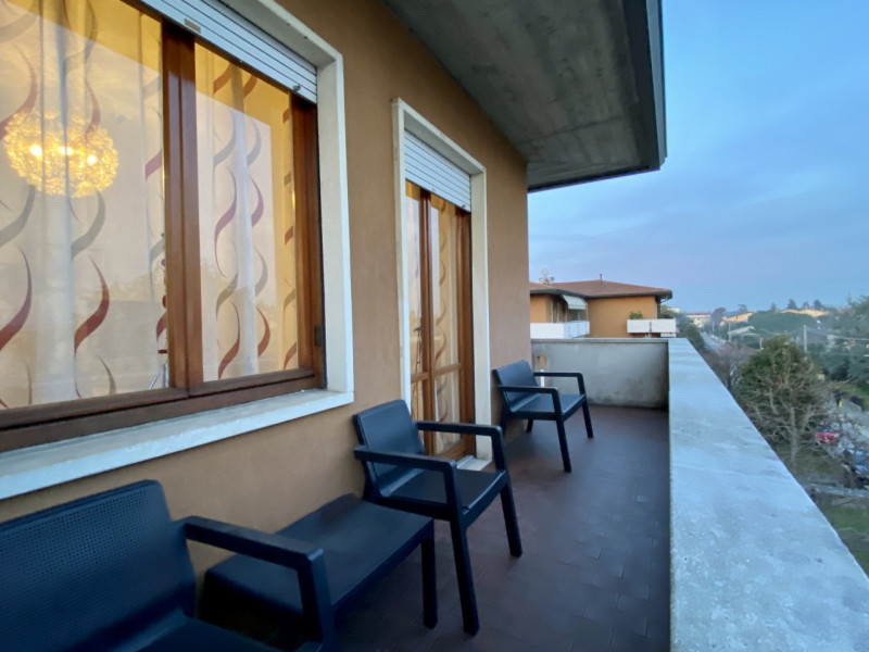 Nel cuore di Torri di Quartesolo, in posizione centrale e strategica, proponiamo in vendita un am...