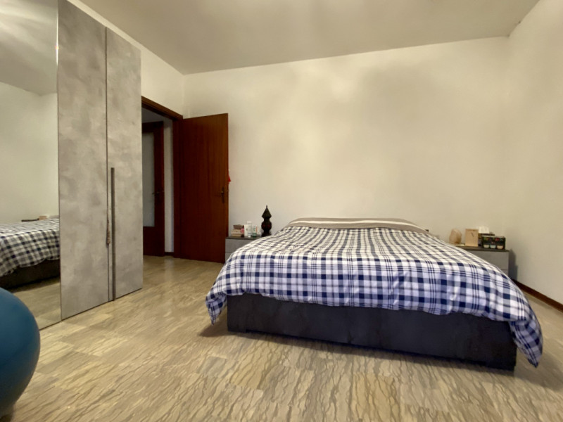 Nel cuore di Torri di Quartesolo, in posizione centrale e strategica, proponiamo in vendita un am...