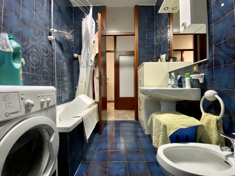 Nel cuore di Torri di Quartesolo, in posizione centrale e strategica, proponiamo in vendita un am...