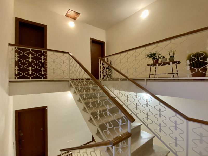 Nel cuore di Torri di Quartesolo, in posizione centrale e strategica, proponiamo in vendita un am...