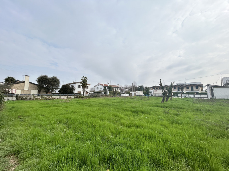 FIESSO D'ARTICO - nuova ESCLUSIVA - TERRENO EDIFICABILE caratterizzato da ampi spazi inserito in ...