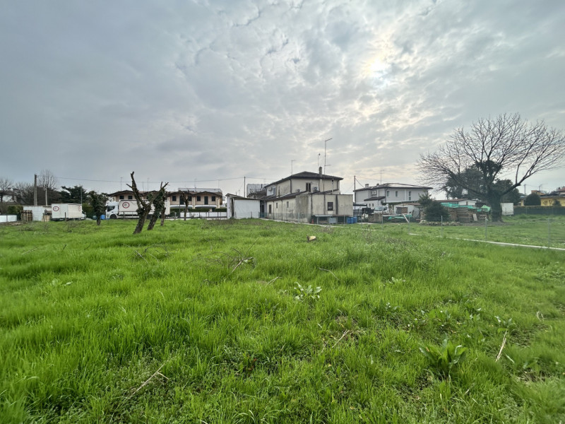FIESSO D'ARTICO - nuova ESCLUSIVA - TERRENO EDIFICABILE caratterizzato da ampi spazi inserito in ...