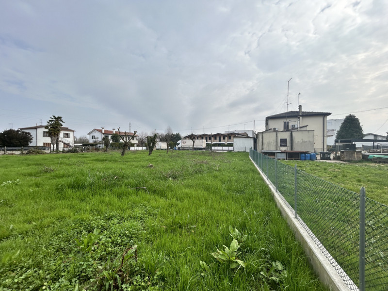 FIESSO D'ARTICO - nuova ESCLUSIVA - TERRENO EDIFICABILE caratterizzato da ampi spazi inserito in ...